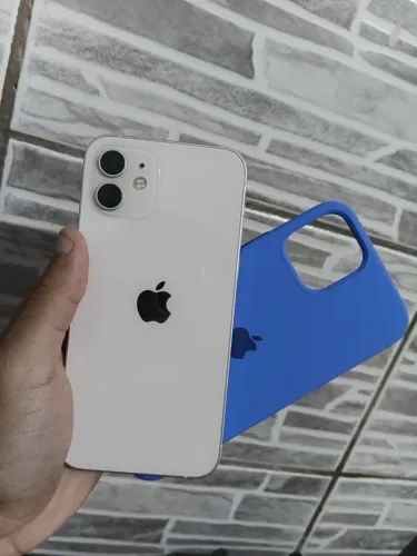 iPhone 12 em perfeito estado