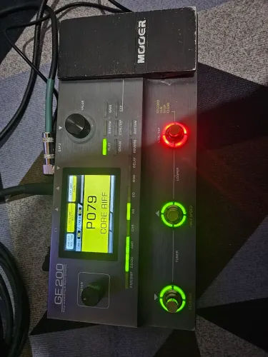 Pedaleira Mooer ge 200