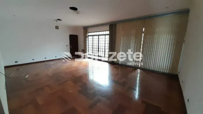Sobrado Residencial em Santo André 4 Quartos, 3 Suítes, Ampla Garagem