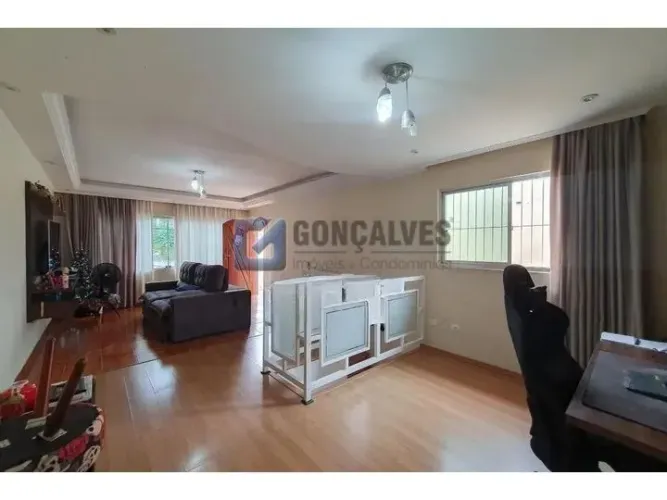Casa assobradada com 3 quartos à venda no Baeta Neves em São Bernardo do Campo/SP.