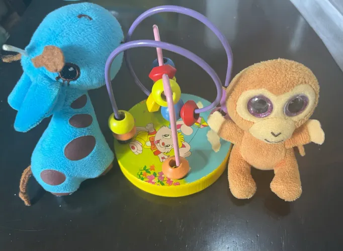 3 itens de brinquedos