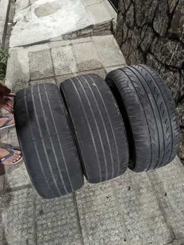 Vendo 3 pneus os 2 da esquerda o pá 150 reais o outro da direita 200