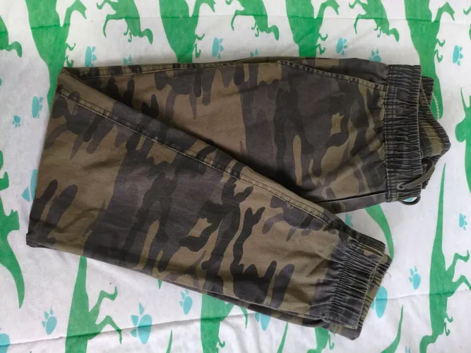 Calça camuflada tamanho Pp menino 