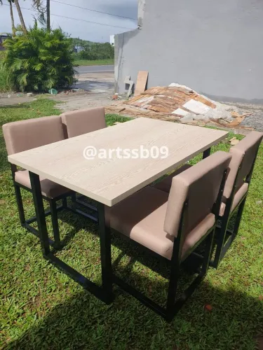 Mesa Industrial de Jantar 
