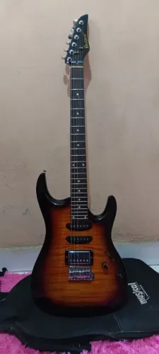 Guitarra Superstrato Golden anos 2000 | Headstock estilo Ibanez