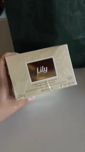 Creme corporal LILY Boticário 