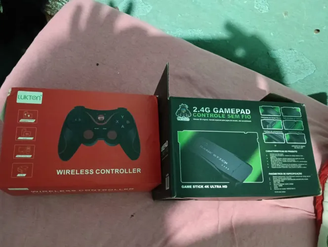 Vendo vídeo game e uma manete que conecta no celular pra jogar também