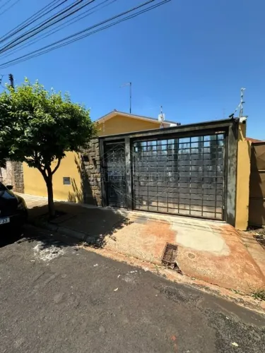Venda de Casas / Padrão na cidade de Araraquara