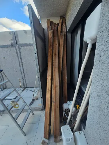 Vende-se caibros 200,00 