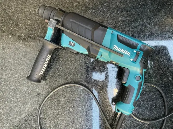 MAKITA Martelete Perfurador Rompedor HR2630J 830W SDS Plus 26mm