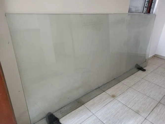 Vende-se um Vidro