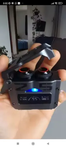 Fone gamer com estojo que marca a porcentagem de carga profissional