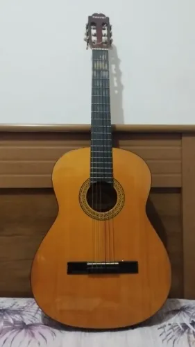 Violão semi-novo