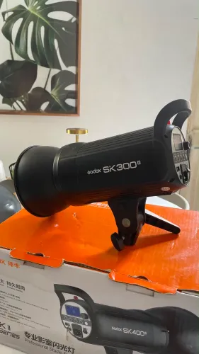 Tocha Godox Sk300