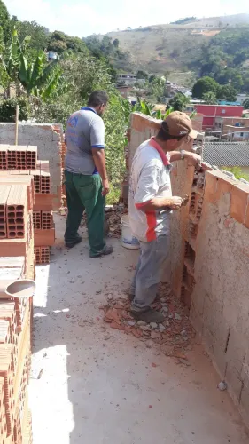 Vaga para ajudante e pedreiro alvenaria