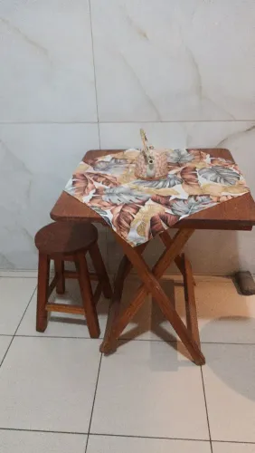 Vende_se mesa e 1 banqueta