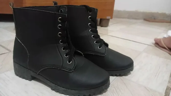 Vendo ou troco bota preta