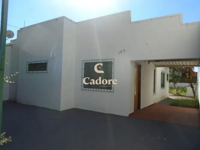 Casa com 3 Quartos e Amplo Terreno no Cidade Jardim 300m²