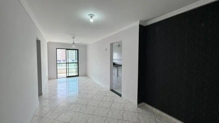 Apto de 1 Dorm, sendo 1 suíte, C/ SACADA, 63,37 M² de área útil. Bairro: FORTE.