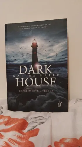 Livro Dark House, da autora Karina Halle