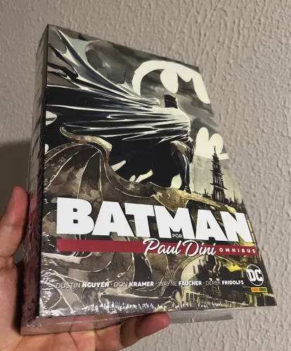 Batman por Paul Dini omnibus lacrado
