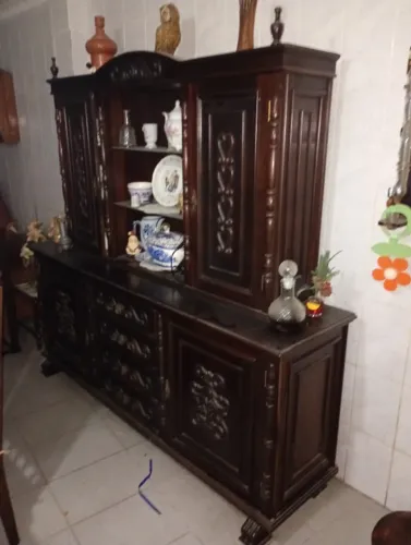 Cristaleira e Bufê de Madeira Maciça Entalhada - Estilo Clássico / Colonial