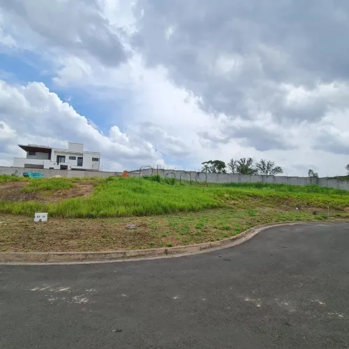 Terreno à Venda no Condomínio EcoVilla Boa Vista em Valinhos, no bairro Jardim Portugal.