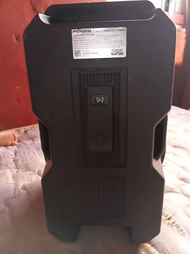 Vendo caxa amplificada semi nova 1 ano de uso apenas 270 reais