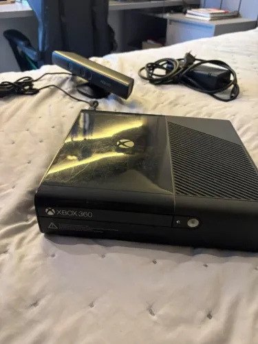 Xbox 360 + Kinect + 1 Controle + 17 Jogos em disco