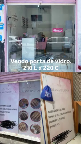 Vende-se porta de vidro