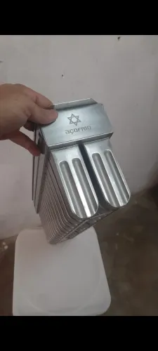 Forma de picolé 28 furos semi nova