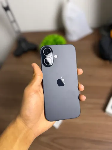 iPhone 16 128GB com 94% de bateria