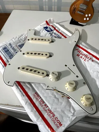 Captadores Fender Pure Vintage 57/62 (escudo completo)