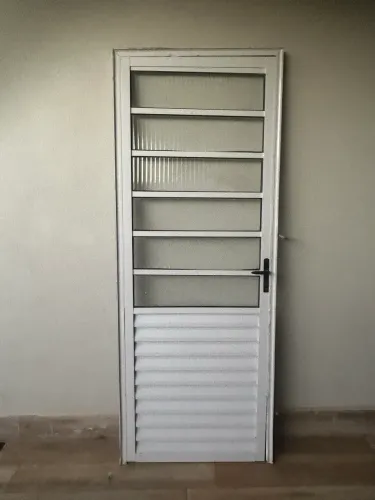 Porta alumínio