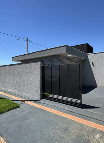 Casa em Cidade Jardim, Dourados - MS