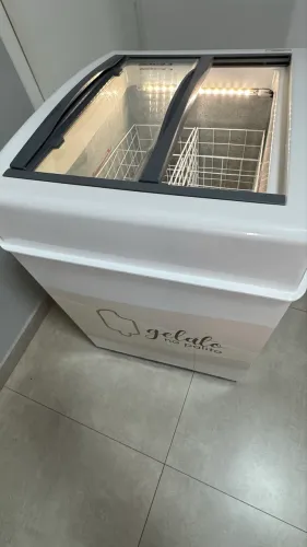 FREEZER EXPOSITOR VITRINE SHOW SC 124 220V BR ANCO CAP EQUIV 120 LT SLIM C/ CESTAS C/ LED