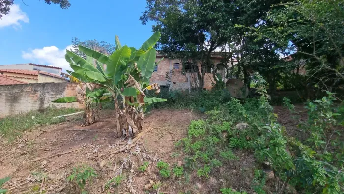 Vendo ou troco Excelente lote plano, perto de tudo.