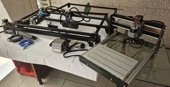 Três Máquinas de Corte a Laser usada