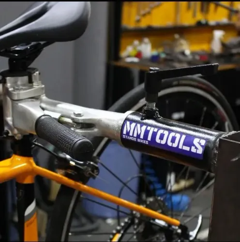 Suporte para manutenção de bicicletas.