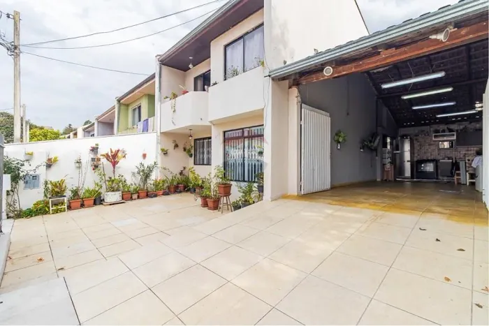 Sobrado 3 Quartos com área gourmet, Bairro Uberaba. Curitiba. PR