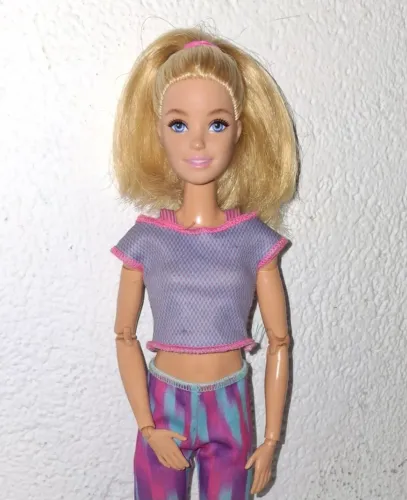 Barbie Made to Move Loira (Articulada) - Ótimo Estado!