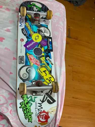Skate da marca Cr?me completo usado poucas vezes