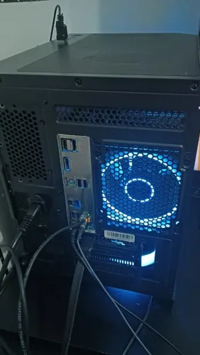 Gabinete gamer incluso fans , aceito negociar, aceito trocas por algo de meu interesse 