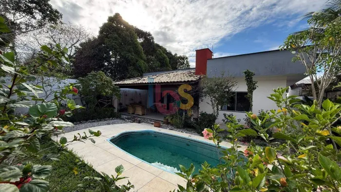 Vendo Casa com 03 Suítes e Piscina em Porto Seguro