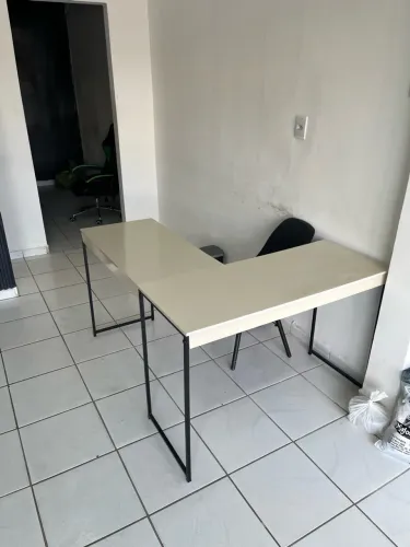 Mesa escrivaninha em L