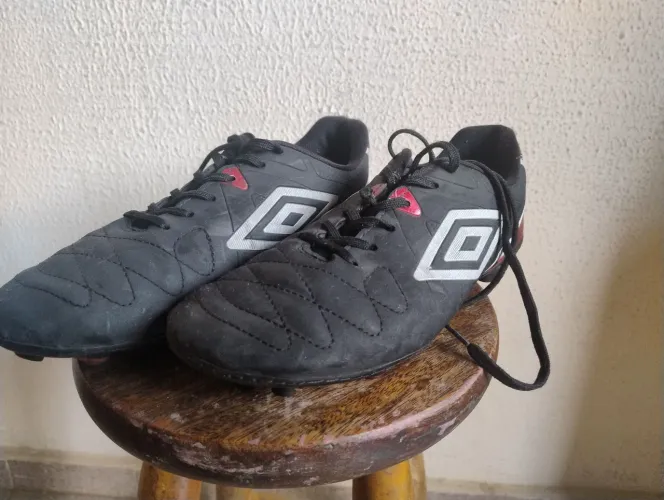 Chuteira Campo Preta Umbro