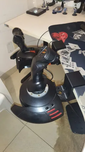 Joystick Thrustmaster T-Flight Hotas com Suporte para mesa -- Excelente Estado