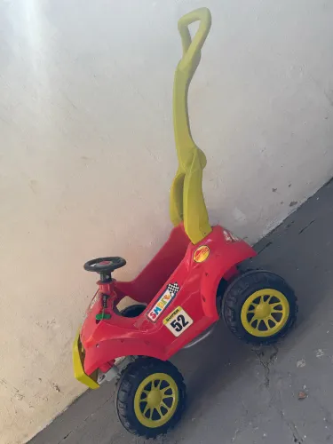Carro bebê função passeio e pedal