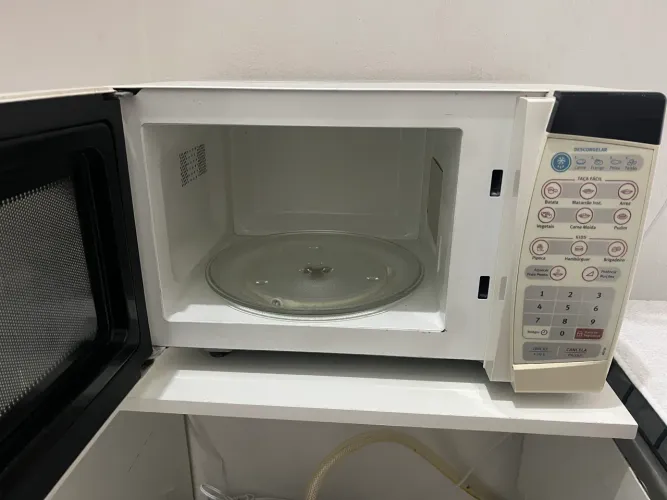 Microondas Electrolux 20L com defeito