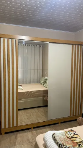 Guarda roupa semi novo casal